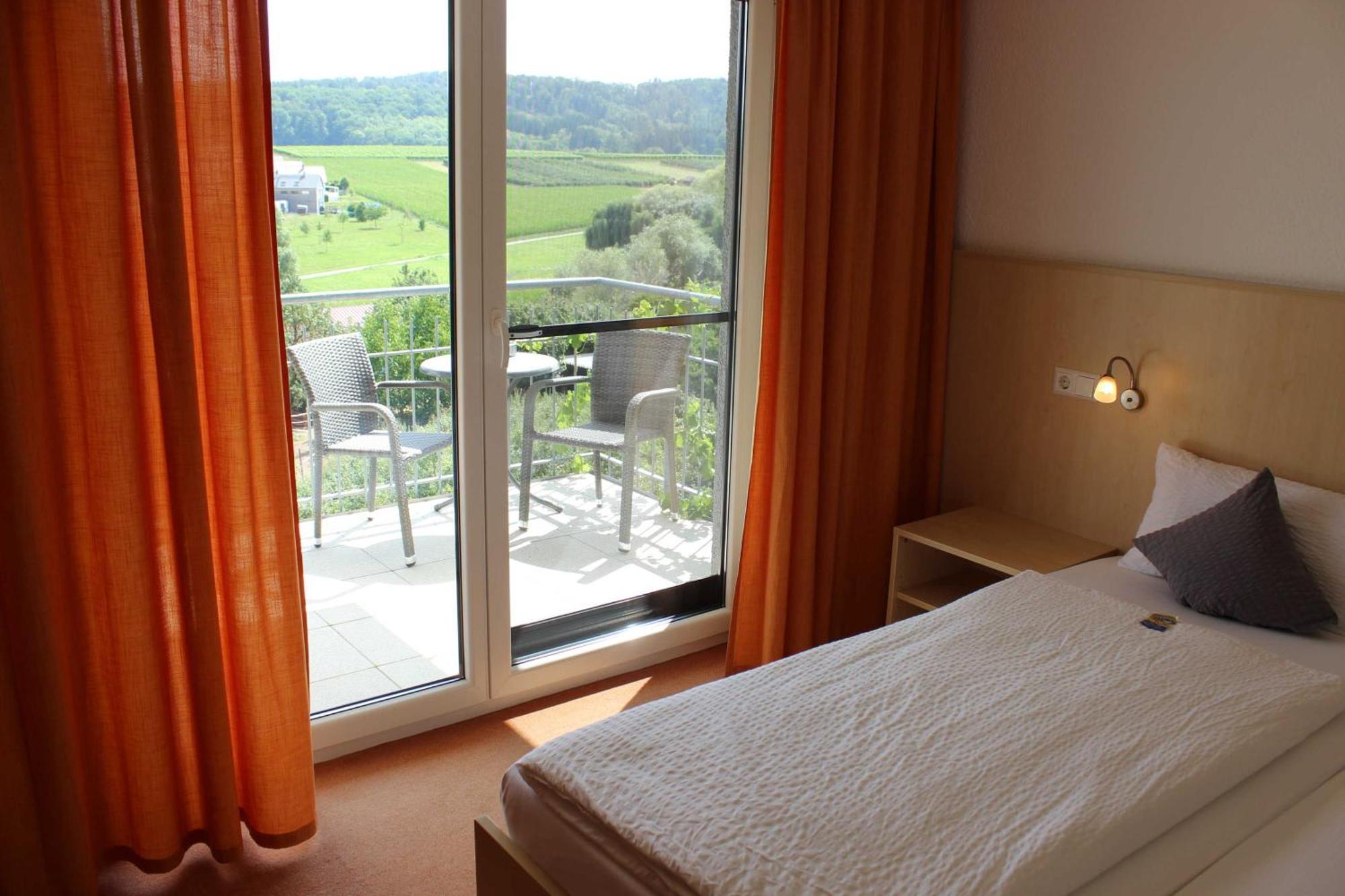 Gaestehaus Zum Wolffenturm Lehrensteinsfeld Room photo