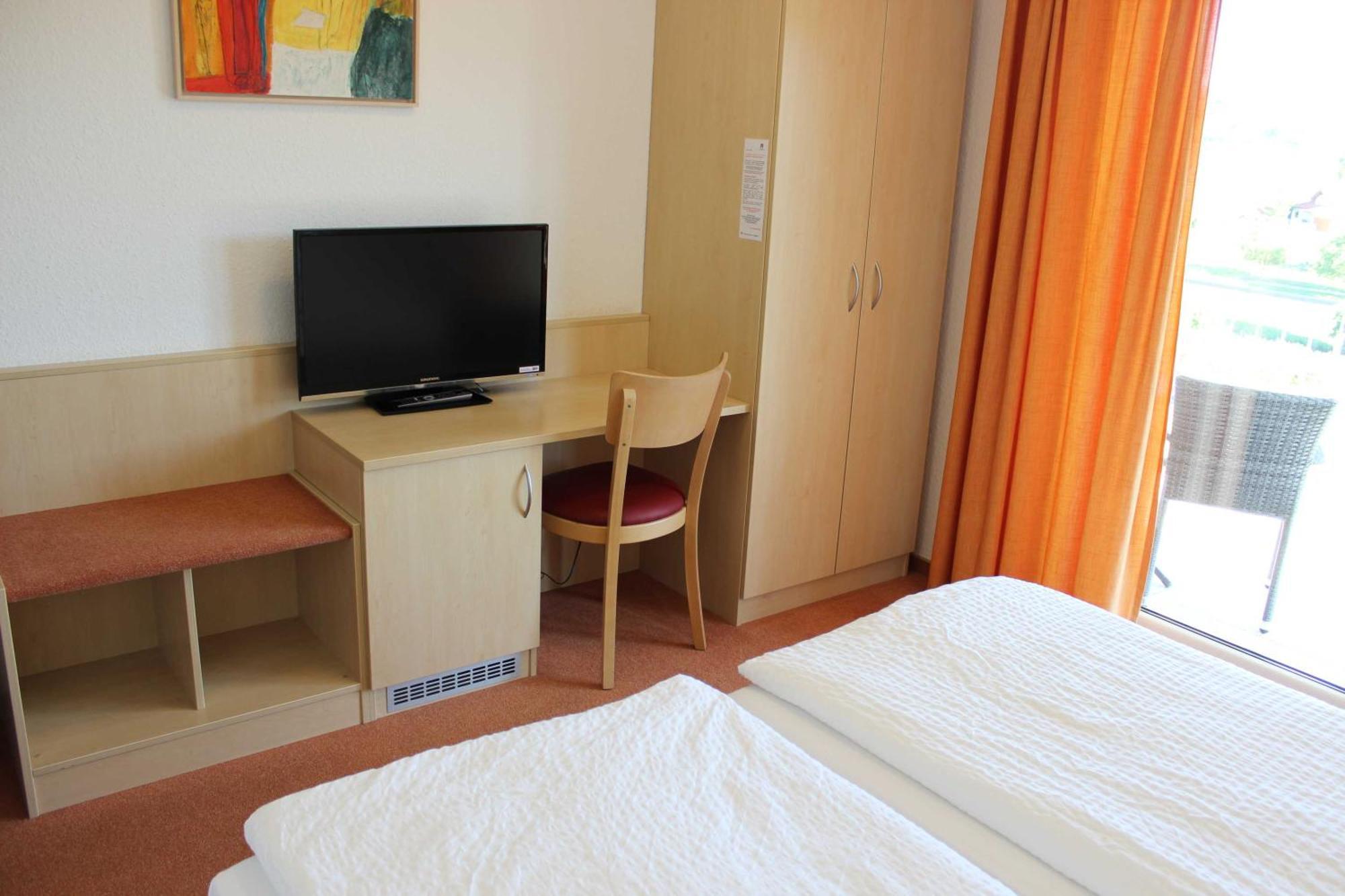 Gaestehaus Zum Wolffenturm Lehrensteinsfeld Room photo